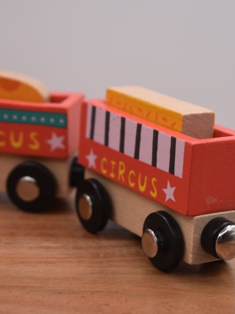 Janod Circus Train Wooden Trains N.1 Caboose Engine Cargo Cars Juratoys France - Picture 6 of 8